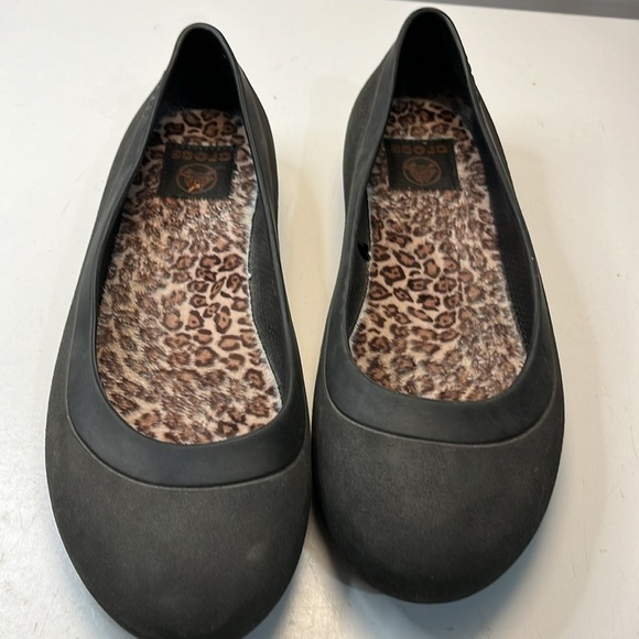 Crocs Mammoth Flats Round Toe Faux Fur Lined Leopard Print, size 8 - Picture 3 of 10
